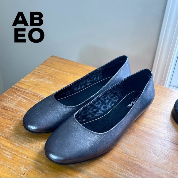 Abeo PRO Cambridge Round Toe Metallic Leather Flats - Picture 1 of 13